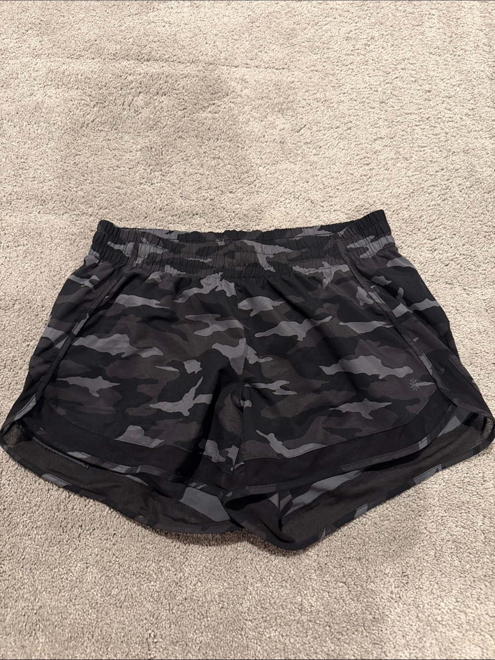 Athleta Printed Mesh Racer Run 4” shorts